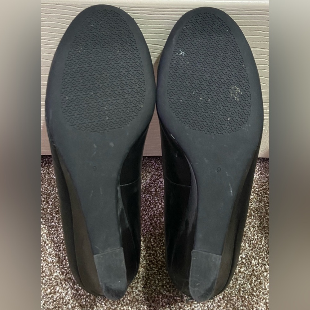 Women’s Tory Burch Black Close Toe Wedges With Gold Logo Size 9 - Picture 7 of 7